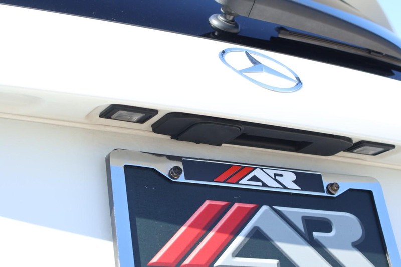 Mercedes-Benz GLC 300 Vehicle Full-screen Gallery Image 08