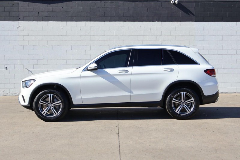 Mercedes-Benz GLC 300 Vehicle Full-screen Gallery Image 12