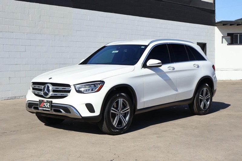 Mercedes-Benz GLC 300 Vehicle Full-screen Gallery Image 13
