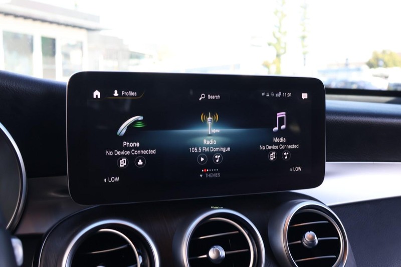 Mercedes-Benz GLC 300 Vehicle Full-screen Gallery Image 33