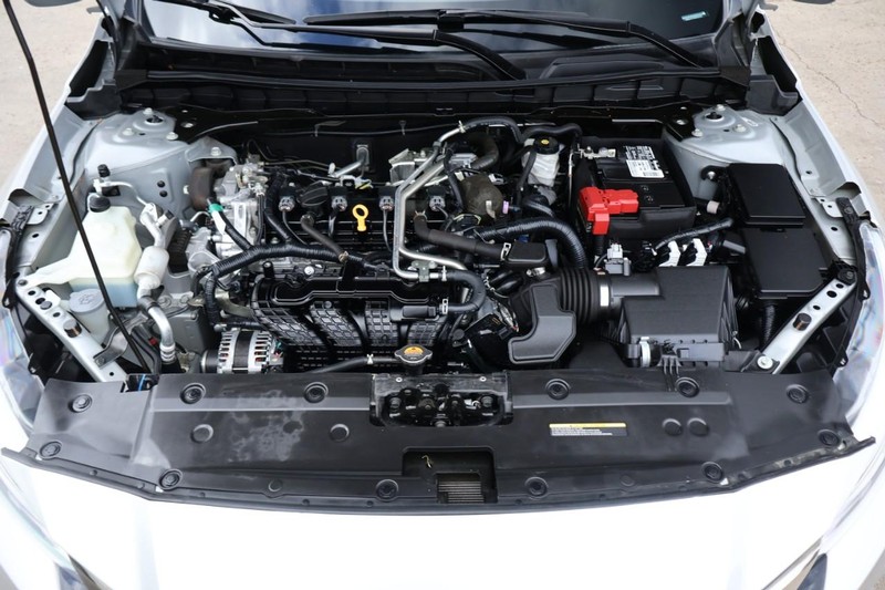 Nissan Altima Vehicle Full-screen Gallery Image 13