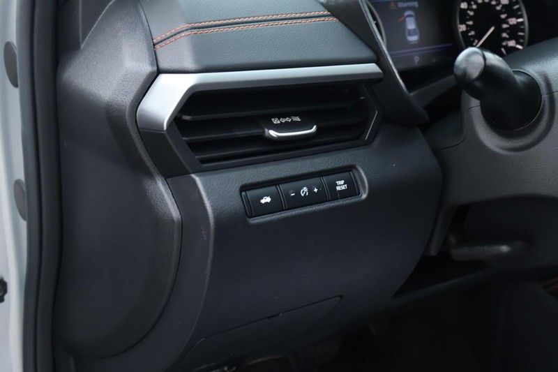 Nissan Altima Vehicle Full-screen Gallery Image 18