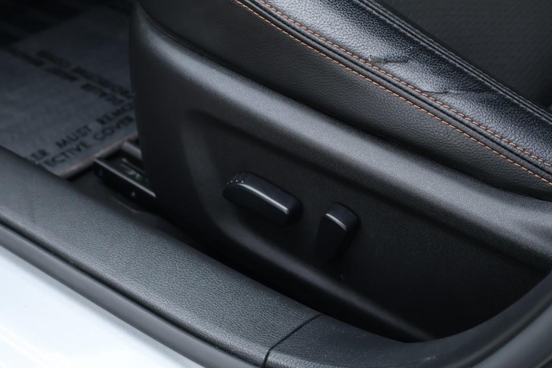 Nissan Altima Vehicle Full-screen Gallery Image 19