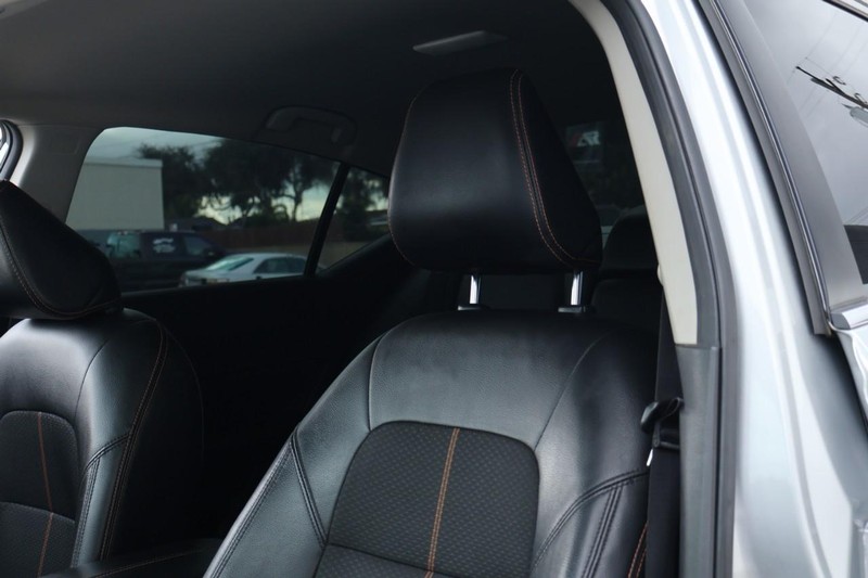 Nissan Altima Vehicle Full-screen Gallery Image 21