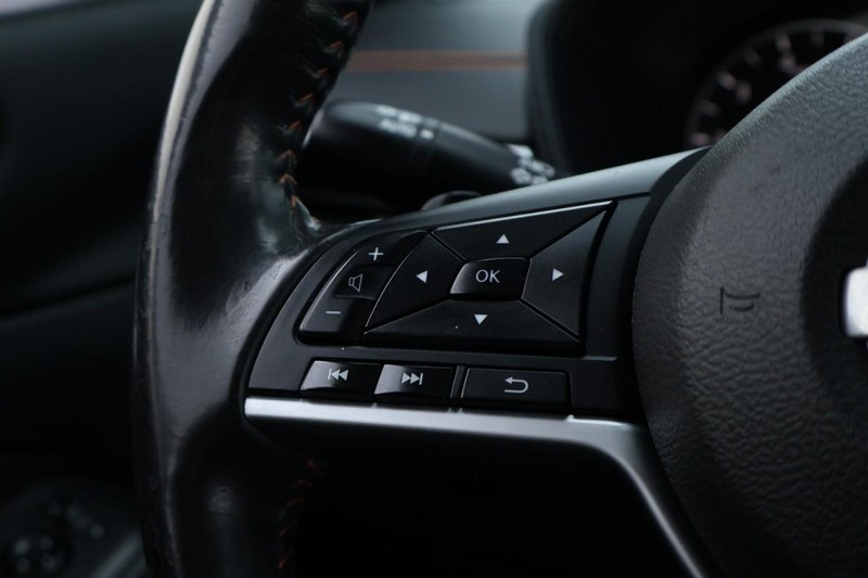 Nissan Altima Vehicle Full-screen Gallery Image 28