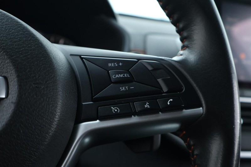 Nissan Altima Vehicle Full-screen Gallery Image 29