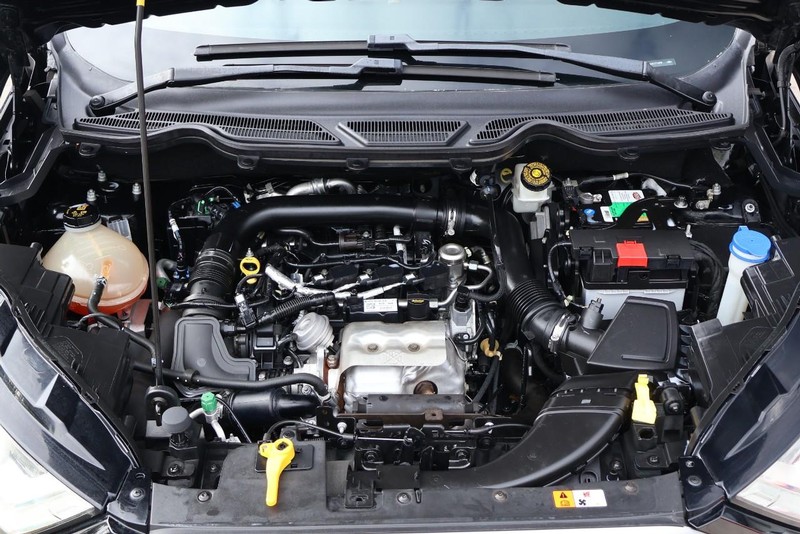 Ford EcoSport Vehicle Full-screen Gallery Image 13