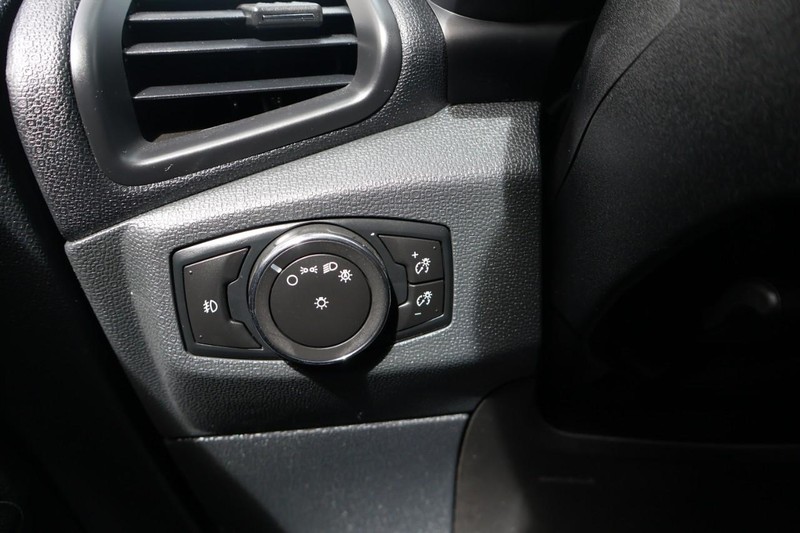 Ford EcoSport Vehicle Full-screen Gallery Image 17