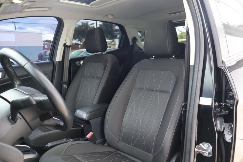 Ford EcoSport Vehicle Full-screen Gallery Image 18