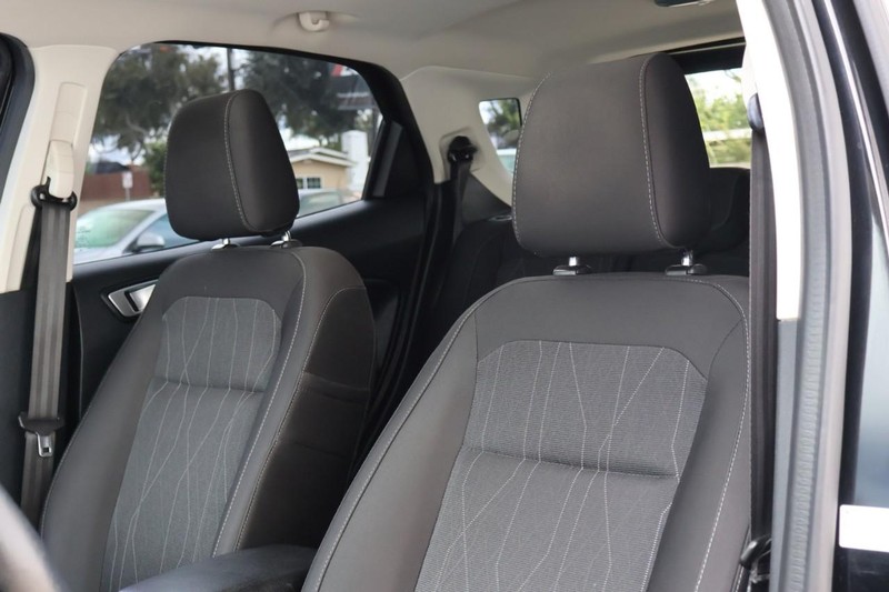 Ford EcoSport Vehicle Full-screen Gallery Image 19