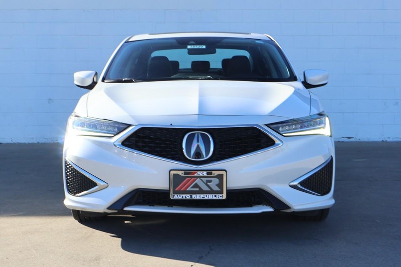 Acura ILX Vehicle Full-screen Gallery Image 02