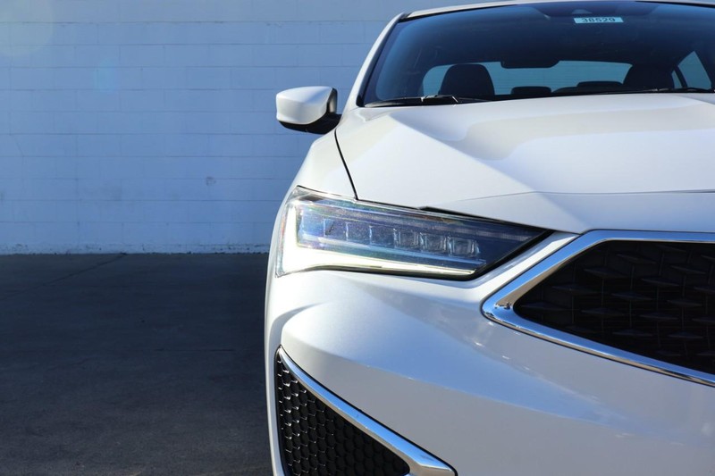 Acura ILX Vehicle Full-screen Gallery Image 03