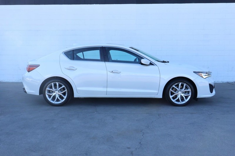 Acura ILX Vehicle Full-screen Gallery Image 04