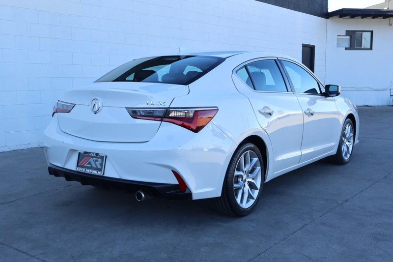 Acura ILX Vehicle Full-screen Gallery Image 05