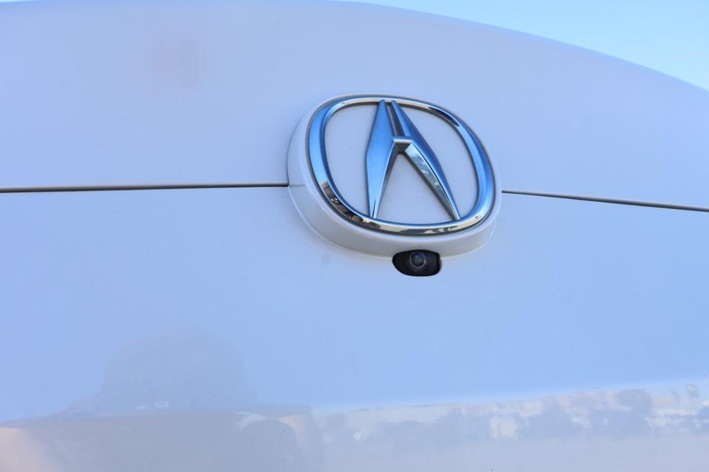 Acura ILX Vehicle Full-screen Gallery Image 08