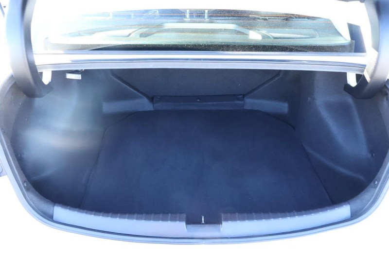 Acura ILX Vehicle Full-screen Gallery Image 09