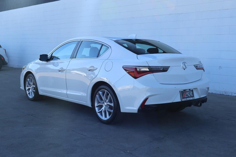 Acura ILX Vehicle Full-screen Gallery Image 10