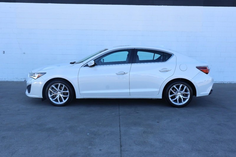 Acura ILX Vehicle Full-screen Gallery Image 11