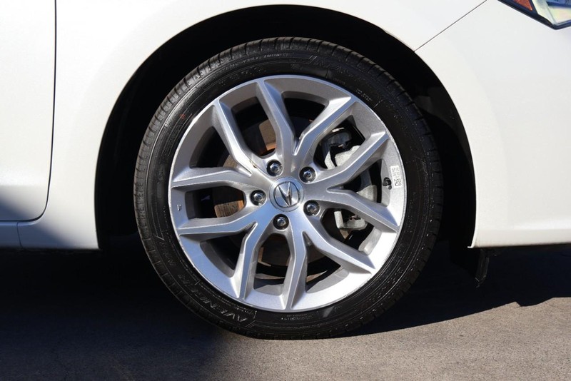 Acura ILX Vehicle Full-screen Gallery Image 13