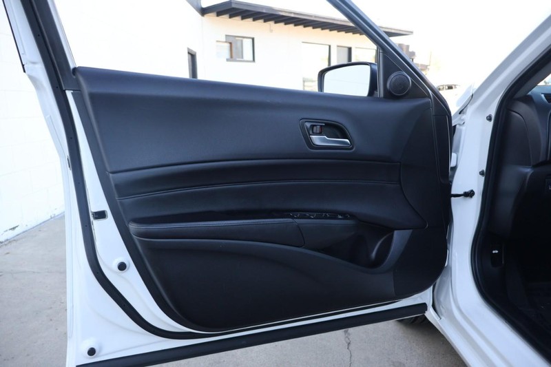 Acura ILX Vehicle Full-screen Gallery Image 15