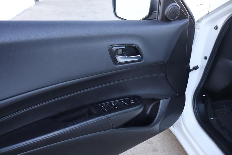 Acura ILX Vehicle Full-screen Gallery Image 16