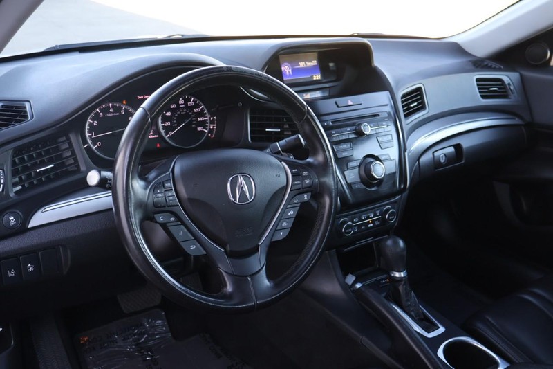 Acura ILX Vehicle Full-screen Gallery Image 17