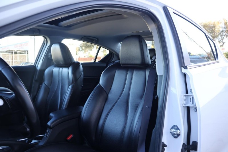 Acura ILX Vehicle Full-screen Gallery Image 18