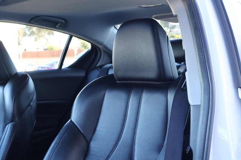 Acura ILX Vehicle Full-screen Gallery Image 19