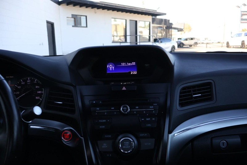 Acura ILX Vehicle Full-screen Gallery Image 30