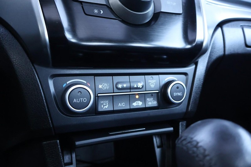 Acura ILX Vehicle Full-screen Gallery Image 34