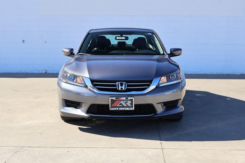 Honda Accord Sedan Vehicle Full-screen Gallery Image 02