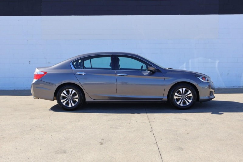 Honda Accord Sedan Vehicle Full-screen Gallery Image 04