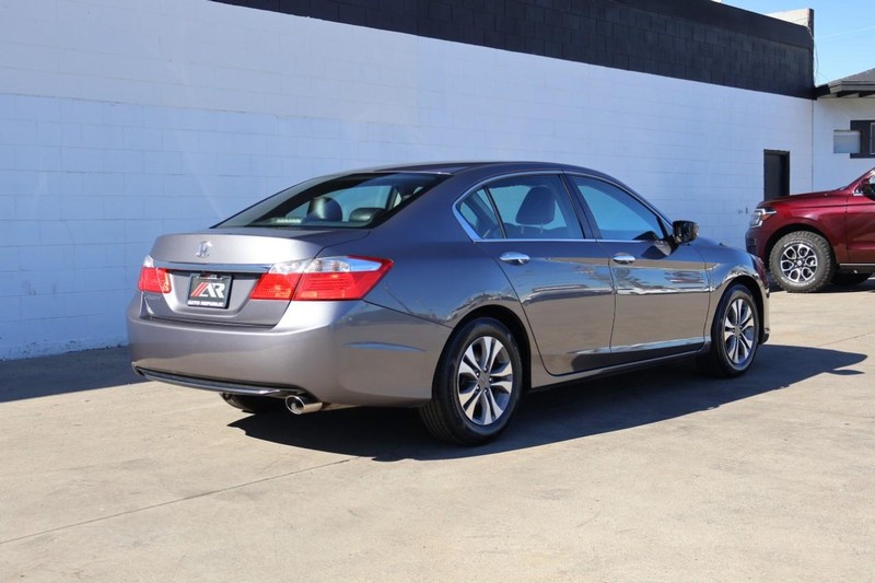 Honda Accord Sedan Vehicle Full-screen Gallery Image 05