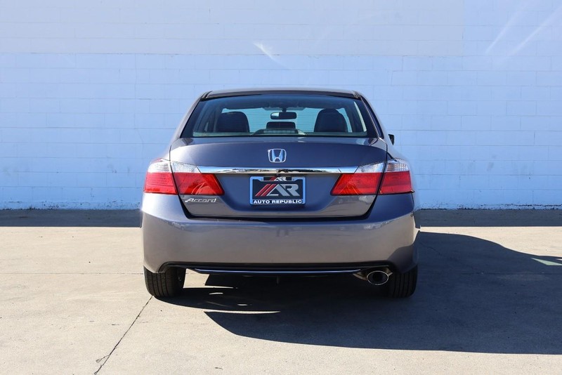 Honda Accord Sedan Vehicle Full-screen Gallery Image 06