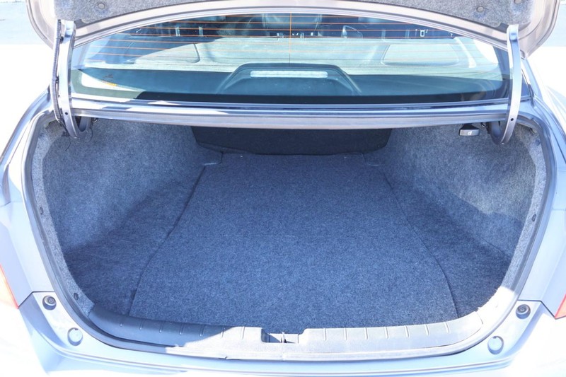 Honda Accord Sedan Vehicle Full-screen Gallery Image 09