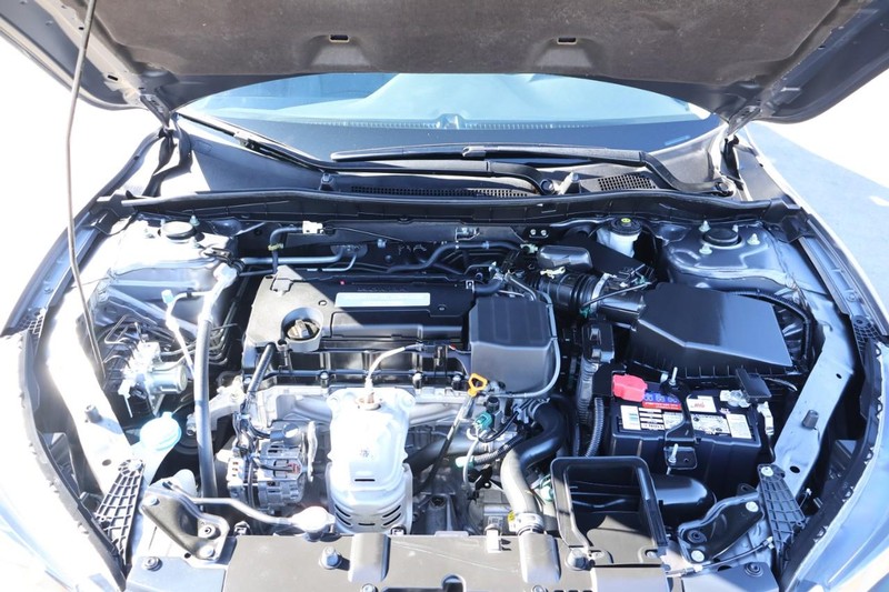 Honda Accord Sedan Vehicle Full-screen Gallery Image 13