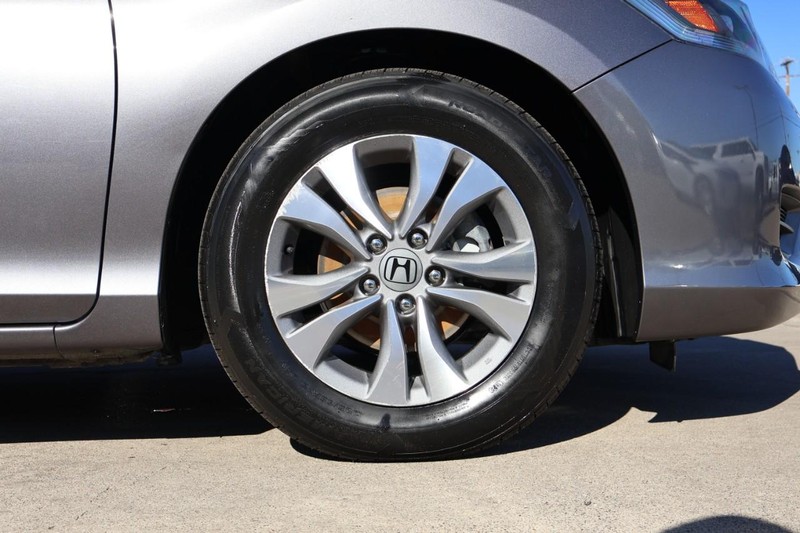 Honda Accord Sedan Vehicle Full-screen Gallery Image 14