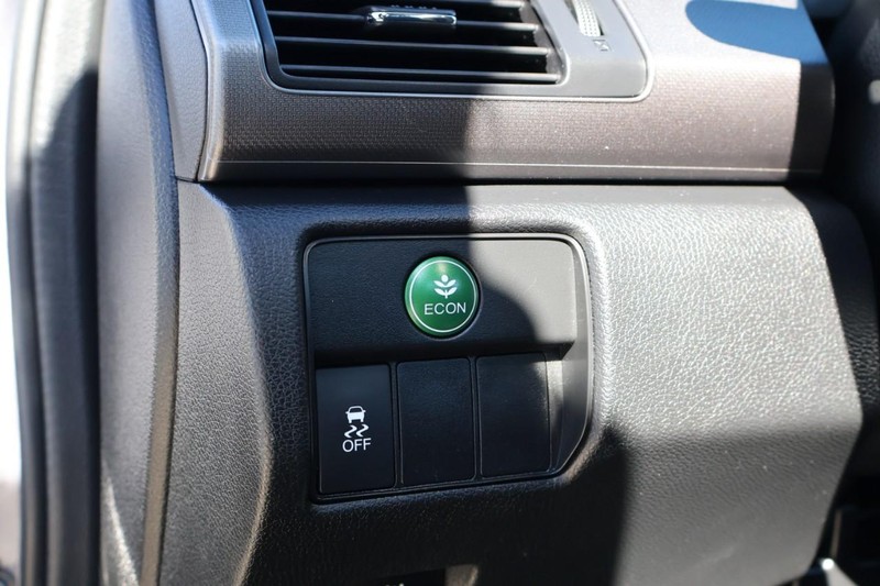 Honda Accord Sedan Vehicle Full-screen Gallery Image 18