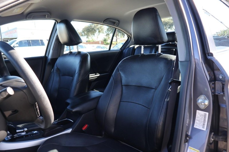 Honda Accord Sedan Vehicle Full-screen Gallery Image 19