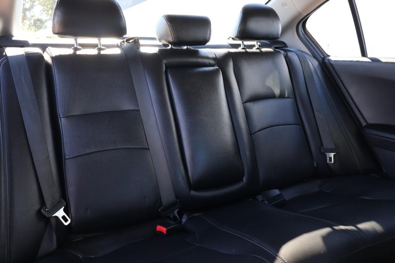 Honda Accord Sedan Vehicle Full-screen Gallery Image 23