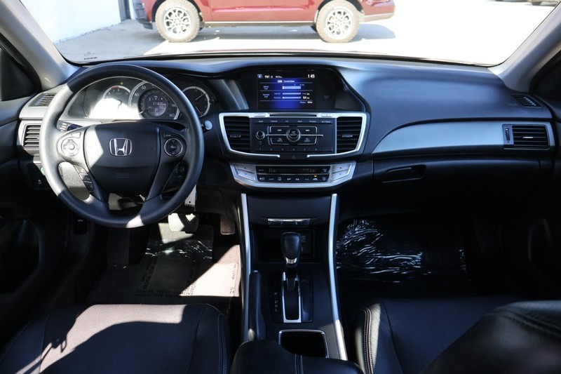 Honda Accord Sedan Vehicle Full-screen Gallery Image 25