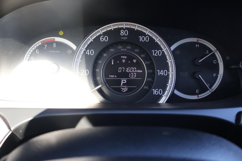 Honda Accord Sedan Vehicle Full-screen Gallery Image 26