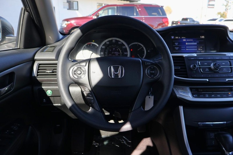 Honda Accord Sedan Vehicle Full-screen Gallery Image 27