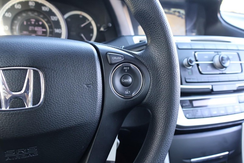 Honda Accord Sedan Vehicle Full-screen Gallery Image 29