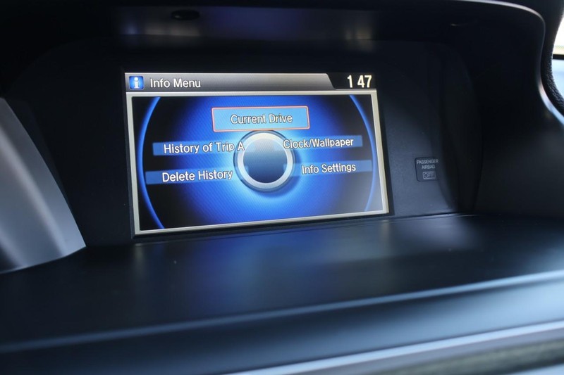 Honda Accord Sedan Vehicle Full-screen Gallery Image 31