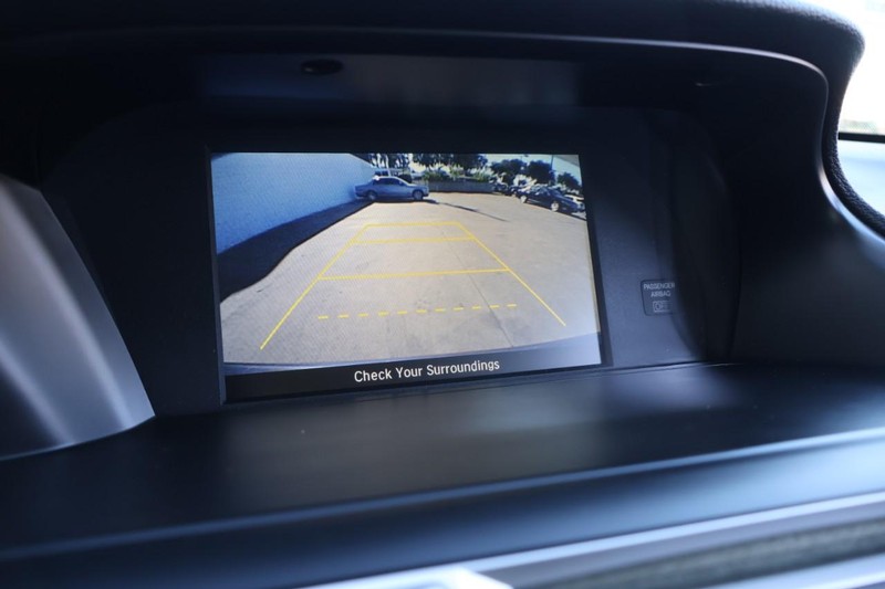 Honda Accord Sedan Vehicle Full-screen Gallery Image 32