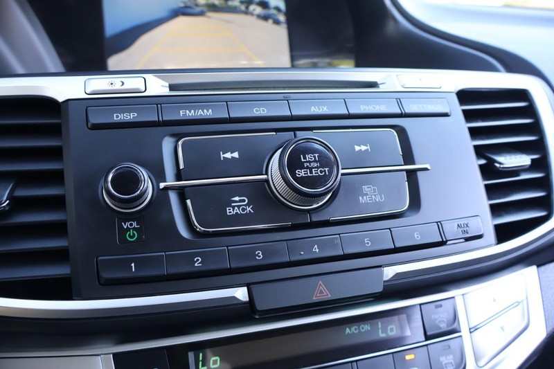 Honda Accord Sedan Vehicle Full-screen Gallery Image 33