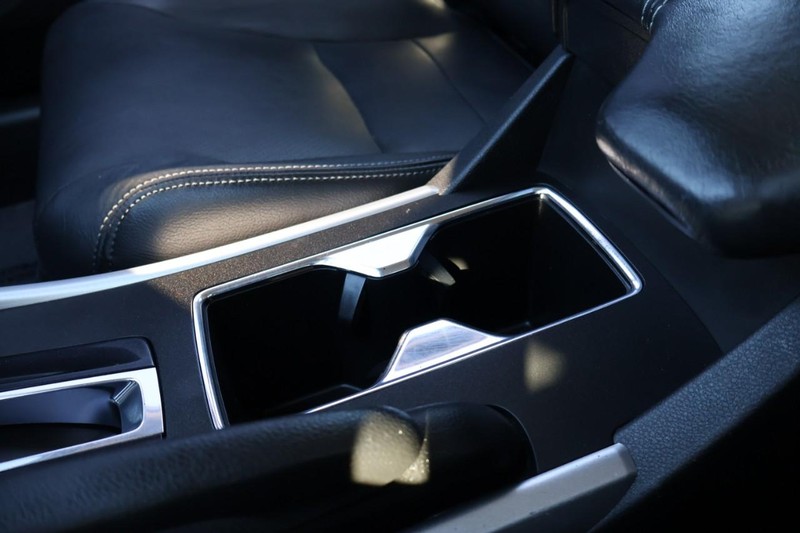 Honda Accord Sedan Vehicle Full-screen Gallery Image 38