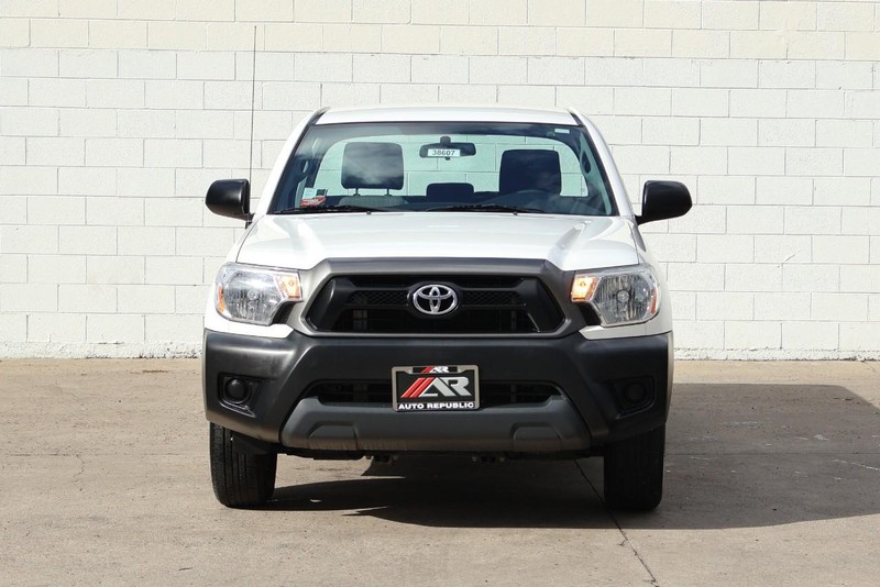 Toyota Tacoma Vehicle Full-screen Gallery Image 03