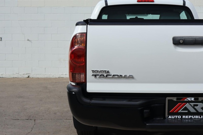 Toyota Tacoma Vehicle Full-screen Gallery Image 07
